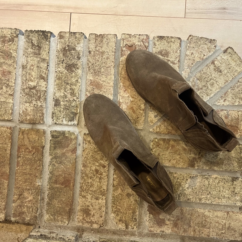 Clarks booties in suede. Condition 8/10